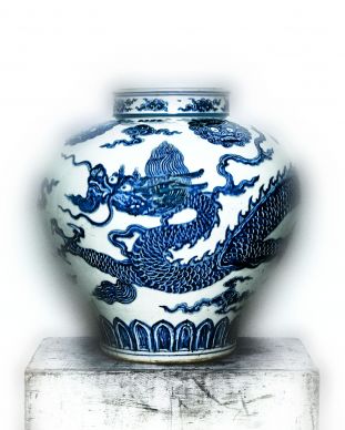 Jar with dragon, Chinese, early 15th century